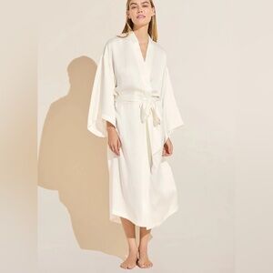 EBERJEY Inez Silk Robe in Ivory